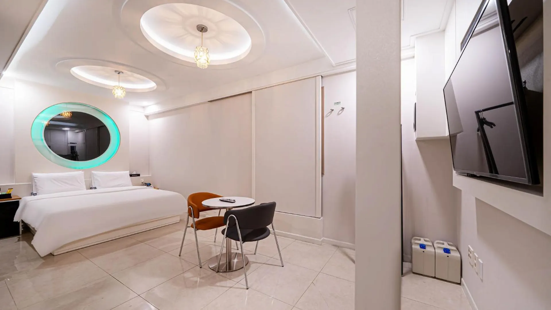 Busan Hound Hotel Daeyeon