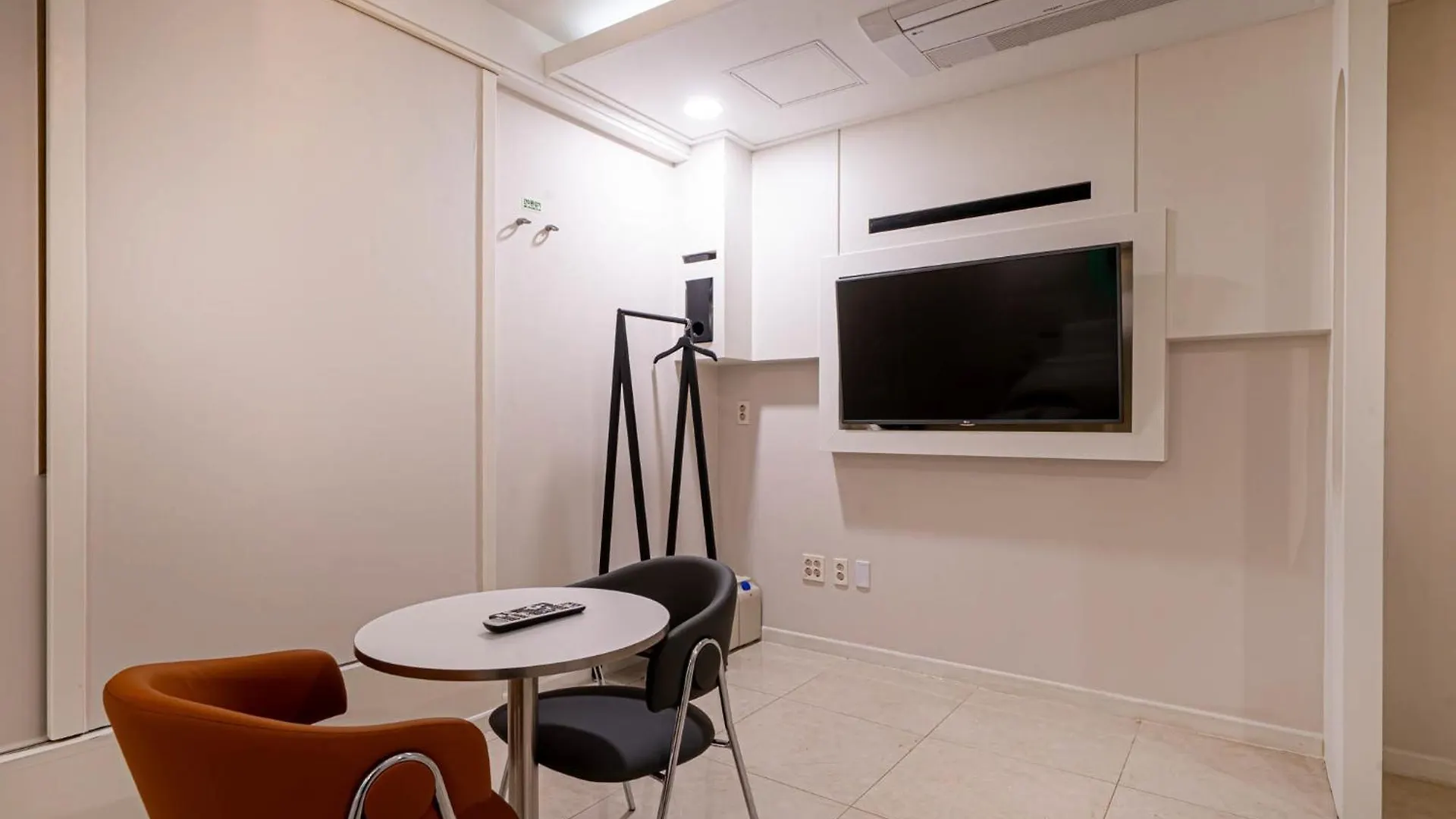 Busan Hound Hotel Daeyeon